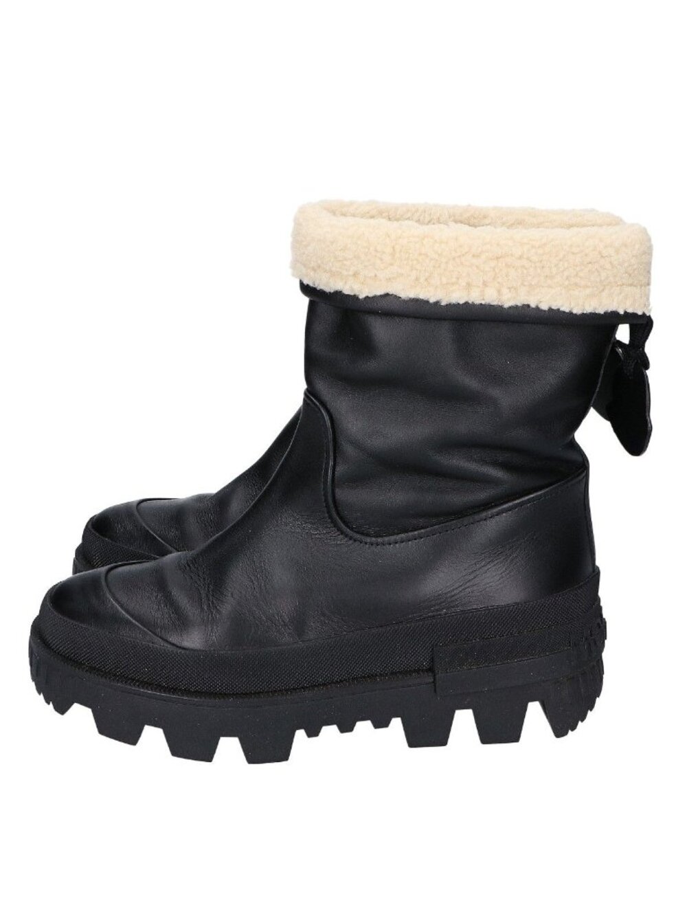 Moncler Moskova Moskova Fleece Lining Embossed Logo Charm Leather Short Boots